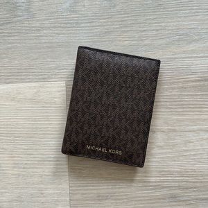 ❌SOLD❌ Michael Kors Passport Holder